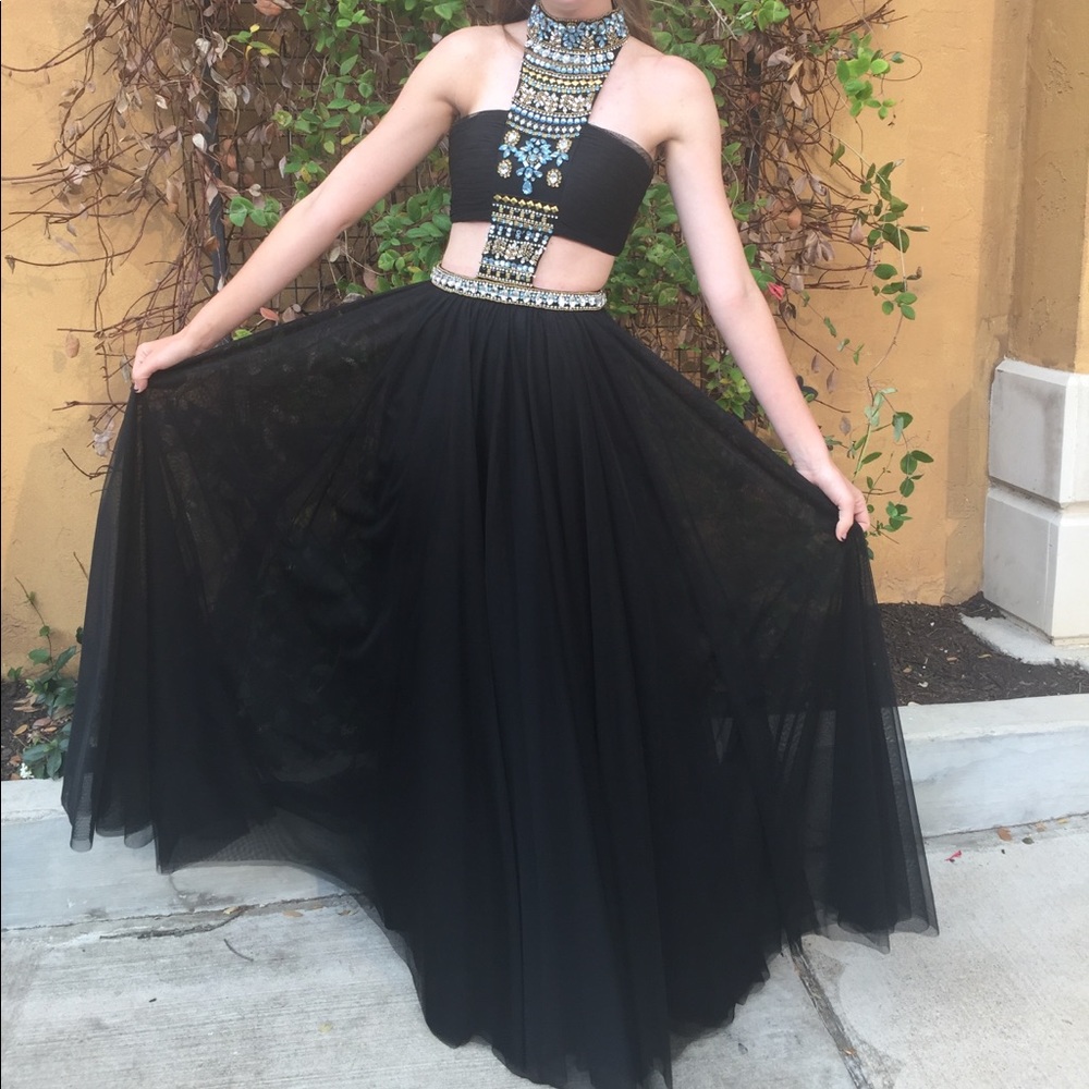 gorgeous sherri hill prom dress